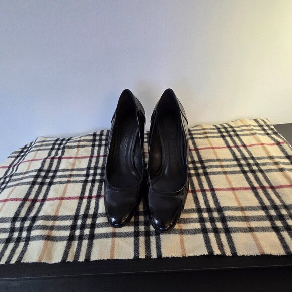 Burberry Black Patent Leather Stiletto Pumps - Size 38.5 - Picture 6 of 9